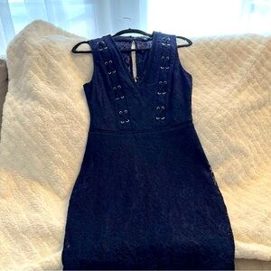 Pre-Owned Guess Navy Sleeveless V-Neck Lace Mini Dress